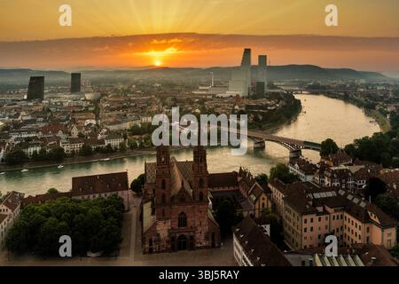 Basilea, primavera, Reno, Svizzera, Basilea, skyline, Münster, Canton Baselstadt, alba, atmosfera mattutina, alba Foto Stock