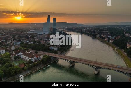Basilea, primavera, Reno, Svizzera, Basilea, skyline, Münster, Canton Baselstadt, alba, atmosfera mattutina, alba Foto Stock