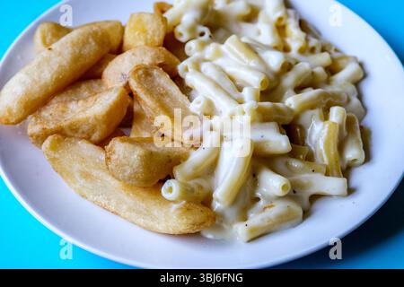 Londra Regno Unito, 13 giugno 2025, Macaroni classici con pasto di pasta al formaggio Foto Stock