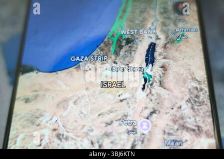 Mappa satellitare ravvicinata di Israele che mostra la Striscia di Gaza e la Cisgiordania, il concetto di conflitto in Medio Oriente e tensione regionale. 13 giugno 2025. Alta qualità Foto Stock