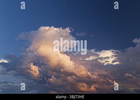 Natura, cielo con nuvole di temporale al tramonto, Provincia di Quebec, Canada, Nord America Foto Stock