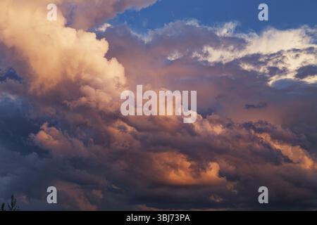 Natura, cielo con nuvole di temporale al tramonto, Provincia di Quebec, Canada, Nord America Foto Stock