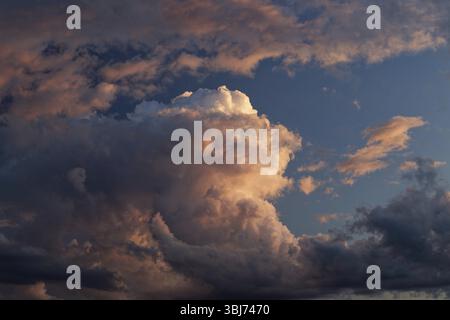 Natura, cielo con nuvole di temporale al tramonto, Provincia di Quebec, Canada, Nord America Foto Stock