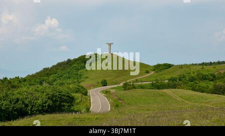 Monumento di battaglia di Didgori con giardinaggio gigante. Foto di alta qualità Foto Stock