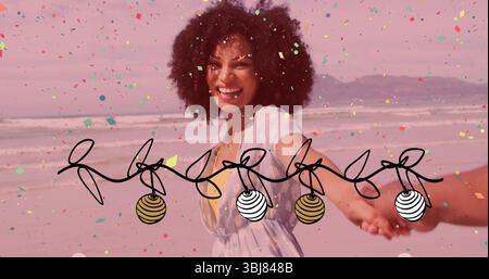 Donna sorridente in un prendisole che porta la compagna in avanti sulla spiaggia sabbiosa con coriandoli ornamentali Foto Stock