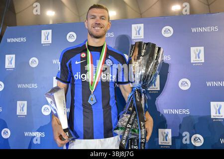 Foto Alfredo Falcone/LaPresse 18 gennaio 2023 - Riyadh, Arabia Saudita - sport, calcio - Milano - Inter EA Sports Supercup - 2022/2023 - Stadio Internazionale King Fahd. Nella foto: Edin Dzeko del FC Internazionale foto Alfredo Falcone/LaPresse 18 gennaio 2023 Riyadh, Arabia Saudita - sport, calcio - Milano - Inter EA Sports Supercup - 2022/2023 - King Fahd International Stadium. Nella foto: Edin Dzeko del FC Internazionale Foto Stock