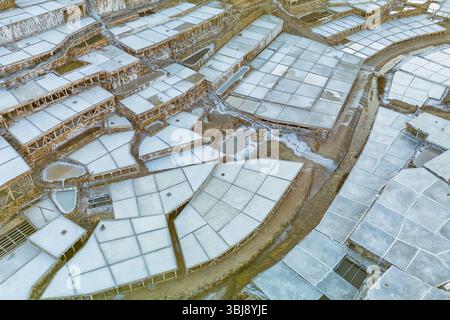 Vista aerea della Valle dell'Anana con antiche terrazze saline, Paesi Baschi, Spagna Foto Stock