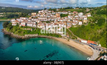 Affascinante villaggio di pescatori di Lastres nella regione delle Asturie, nel nord della Spagna Foto Stock