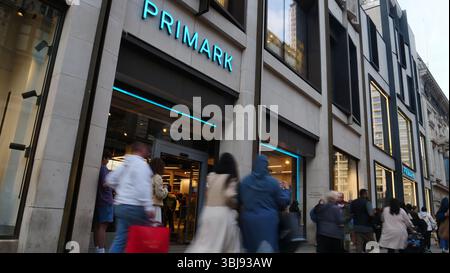 Il negozio Primark in Oxford Street, nel centro di Londra. Foto Stock