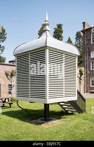 Prima dell'avvento della refrigerazione, la Casa di Dun, come altre grandi case, avrebbe utilizzato una larve, uno spazio fresco e ben ventilato per conservare il cibo. Foto Stock