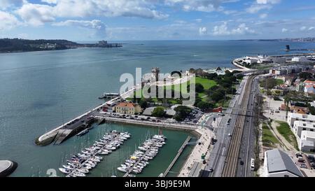 Skyline di Lisbona in Portogallo. Il panorama europeo. Destinazione del viaggio. Splendido punto di riferimento turistico. Distretto di Lisbona in Portogallo. Foto Stock