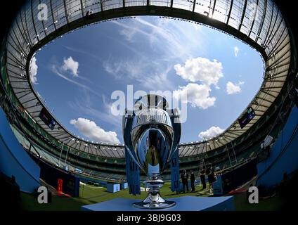 Allianz Stadium, Londra, Regno Unito. 14 giugno 2025. Gallagher Premiership Rugby Final, Bath contro Leicester Tigers; il trofeo Premiership in mostra nell'Alliance Stadium Credit: Action Plus Sports/Alamy Live News Foto Stock