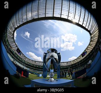 Allianz Stadium, Londra, Regno Unito. 14 giugno 2025. Gallagher Premiership Rugby Final, Bath contro Leicester Tigers; il trofeo Premiership in mostra nell'Alliance Stadium Credit: Action Plus Sports/Alamy Live News Foto Stock
