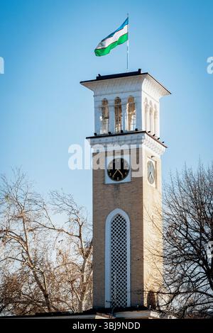 Torre dell'orologio ad Amir temur Squeare, Tashkent, Uzbekistan Foto Stock
