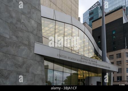 New York City, Stati Uniti - 22 agosto 2022: L'edificio Ronald H. Brown U.S. Mission to the United Nations (USUN) a New York City. Foto Stock
