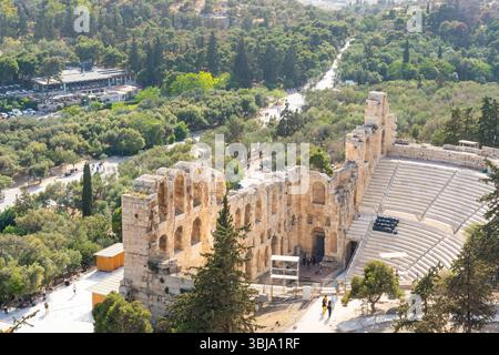 Parte dell'antico Odeon del teatro Erode Attico ad Atene, Grecia, 9 maggio 2025 Foto Stock