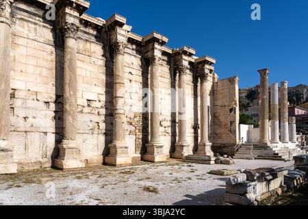 Le rovine della Biblioteca di Adriano sul lato nord dell'Acropoli ad Atene, in Grecia. Foto Stock