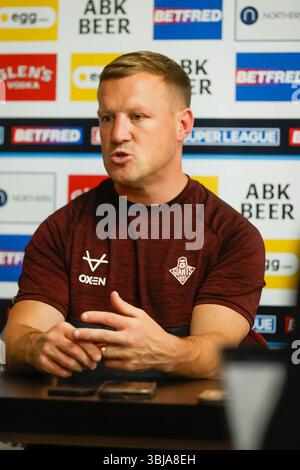 Luke Robinson parla ai media *** durante la partita di Super League tra Huddersfield Giants e Wigan al Flair Stadium di Dewsbury, Inghilterra, il 14 giugno 2025. Foto di Simon Hall. Solo per uso editoriale, licenza richiesta per uso commerciale. Non utilizzare in scommesse, giochi o pubblicazioni di singoli club/campionato/giocatori. Crediti: UK Sports Pics Ltd/Alamy Live News Foto Stock