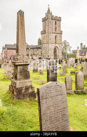 Chiesa parrocchiale della Santa Rude e cimitero, St John St, Stirling FK8 1ED, Stirling, Scozia, Regno Unito. Foto Stock