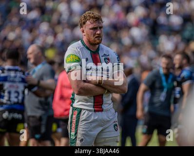 Londra, Regno Unito. 14 giugno 2025. Allianz Stadium, Londra, 14 giugno 2025: Un depresso Ollie Chessum (5 Leicester Tigers) al termine della partita tra Bath e Leicester Tigers nella finale di Premiership Gallagher all'Allianz Stadium di Londra, Inghilterra, sabato 14 giugno 2025. (Claire Jeffrey/SPP) credito: SPP Sport Press Photo. /Alamy Live News Foto Stock