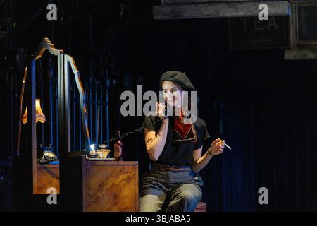 Daisy May Kemp (netta Longdon) in THE MIDNIGHT BELL at Sadler's Wells, Rosebery Avenue, London EC1 12/06/2025 a New Adventures Production coreograph Foto Stock