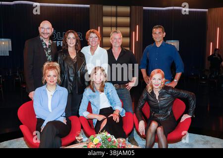 Ralph Morgenstern; Laura Larsson; Stefanie Kloß; Bettina Böttinger; Shari Dietz; André Dietz; Mitri Sirin; Ute Lemper bei der Aufzeichnung der WDR-tal Foto Stock