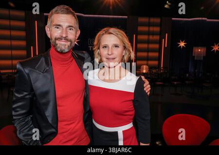 Micky Beisenherz und Susan Link bei der Aufzeichnung der WDR-Talkshow "Kölner Treff" im WDR Studio BS 2. Köln, 12.12.2023 Foto Stock