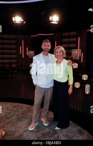 Micky Beisenherz und Susan Link bei der Aufzeichnung der WDR-Talkshow "Kölner Treff" im WDR Studio BS 3. Köln, 22.08.2024 Foto Stock