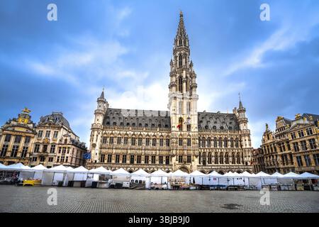 Monumento panoramico del Municipio di Bruxelles in piazza Grand Place, capitale del Belgio Foto Stock