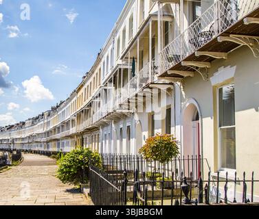 Bristol, Regno Unito - 15 agosto 2023: Royal York Crescent a Clifton. Foto Stock