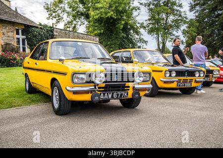 Bristol, Regno Unito - 23 agosto 2023: 1972 Yellow Hillman Avengers ad un incontro auto. Foto Stock