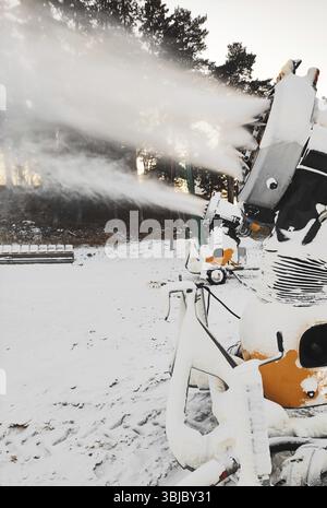 Pistole da neve mobili per la produzione di neve artificiale Foto Stock