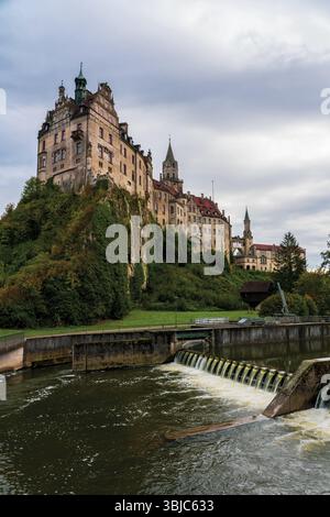 Vista del castello di Hohenzollern a Sigmaringen in Germania Foto Stock