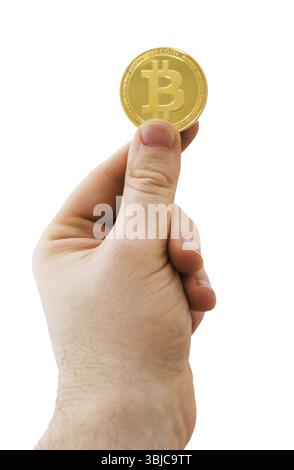 Uomo con una versione fisica del bitcoin dorato su sfondo bianco Foto Stock