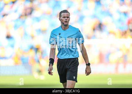Sander van der Eijk (arbitro) durante la partita UEFA Under 21 Slovacchia 2025 tra Spagna U21 2-1 Romania U21 al National Football Stadium il 14 giugno 2025 a Bratislava, Slovacchia. Foto Stock