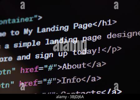 Quellcode der HTML-Website auf dem Bildschirm Foto Stock