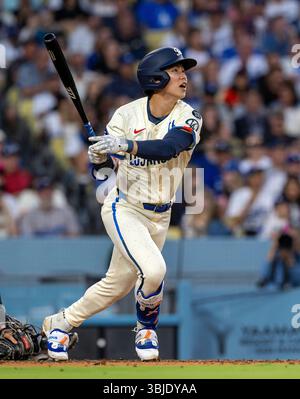 Los Angeles, California, Stati Uniti. 14 giugno 2025. 14 giugno: Los Angeles Dodger HYESEONG KIM alla battuta in una vittoria per Dodger 11-5 sui San Francisco Giants al Dodger Stadium. (Immagine di credito: © Mark Edward Harris/ZUMA Press Wire) SOLO PER USO EDITORIALE! Non per USO commerciale! Foto Stock