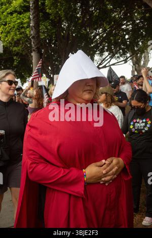 14 giugno 2025 - No Kings manifestazione pacifica di protesta e marcia a Long Beach, CALIFORNIA Foto Stock