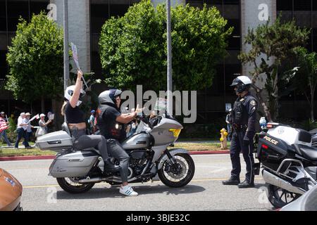 14 giugno 2025 - No Kings manifestazione pacifica di protesta e marcia a Long Beach, CALIFORNIA Foto Stock