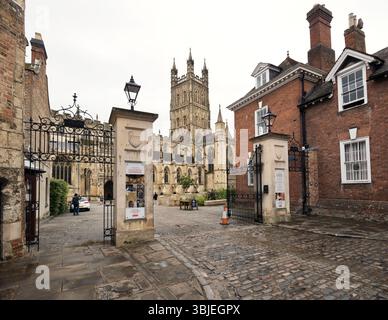 Gloucester Cathedral and College Green, Gloucester, Regno Unito Foto Stock