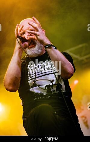 Donington, Inghilterra. 14 giugno 2025. Anaal Nathrakh batte la bandiera del metal estremo su Download 2025. Cristina Massei/Alamy Live News Foto Stock