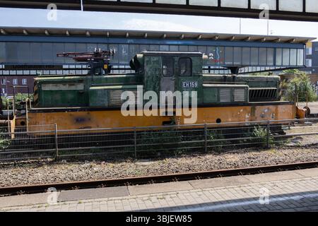 vecchi carri merci in ferro arrugginiti della ferrovia Foto Stock