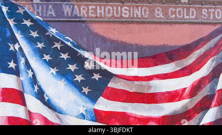 Grande murale di American Flag sul lato dell'edificio a Philadelphia, Pennsylvania USA Foto Stock