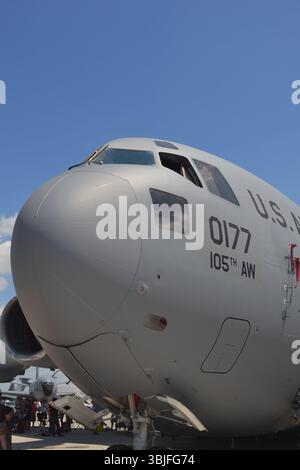 Il naso di un Boeing Globemaster C-17 del 105th Airlift Wing ad una mostra aerea nel Massachusetts Foto Stock
