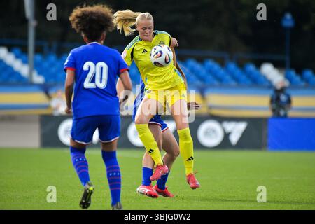 Rzeszów, Polonia. 15 giugno 2025. Lykke Ihrfelt (Svezia) durante la partita internazionale di calcio UEFA femminile Under-19 Francia contro Svezia allo stadio Stal Rzeszow, Polonia. Crediti: Robert Skalski/Alamy Live News Foto Stock