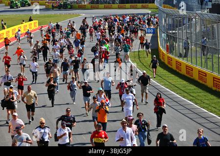 Montreal, Canada. 15 giugno 2025. Atmosfera del circuito - ventole sul podio. 15.06.2025. Formula 1 World Championship, Rd 10, Canadian Grand Prix, Montreal, Canada, giorno della gara. Il credito fotografico dovrebbe essere: XPB/Alamy Live News. Foto Stock