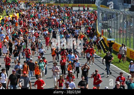 Montreal, Canada. 15 giugno 2025. Atmosfera del circuito - ventole sul podio. 15.06.2025. Formula 1 World Championship, Rd 10, Canadian Grand Prix, Montreal, Canada, giorno della gara. Il credito fotografico dovrebbe essere: XPB/Alamy Live News. Foto Stock