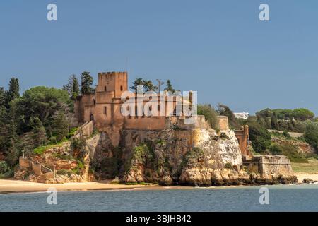 Il villaggio costiero di Ferragudo, Algarve, Portogallo, Europa. Foto Stock