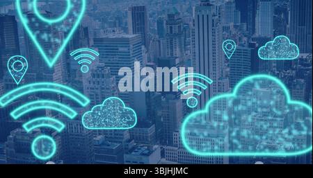 Simboli di rete azzurri al neon che fluttuano sopra i tetti della città, con cloud, Wi-Fi e spille di posizionamento Foto Stock