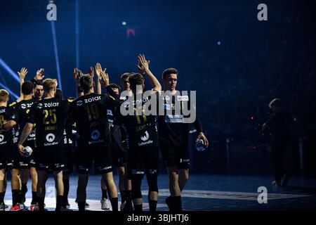 COLONIA, GERMANIA - 15 GIUGNO 2025: - La finale di TruckScout24 EHF FINAL4 Fuchse Berlin contro SC Magdeburg alla Lanxess Arena. Foto Stock